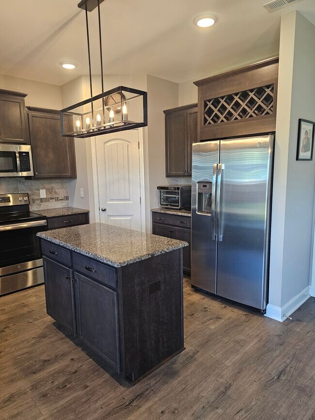 Building Photo - BRAND NEW LISTING!!!!