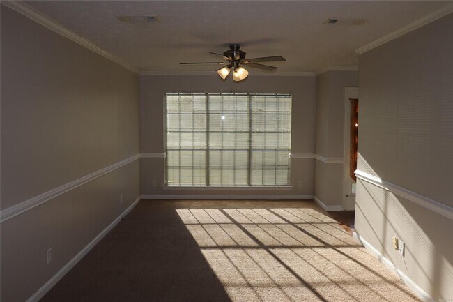 Building Photo - 760 N Burbank Dr