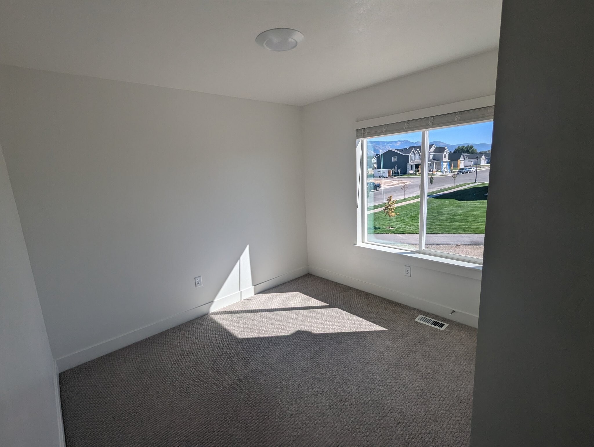 Building Photo - 616 W 650 N