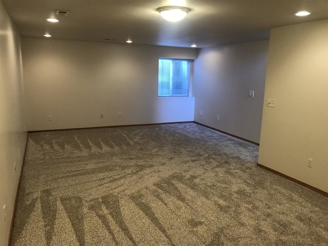 Building Photo - 1342 N Aksarben Ct