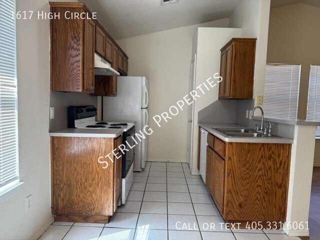 Building Photo - 1617 High Cir