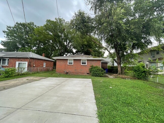 Building Photo - Coleman Place Duplex Quick Possession