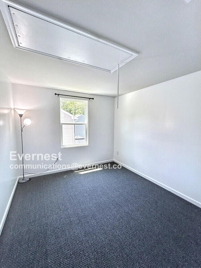 Building Photo - 116 Makayla Dr
