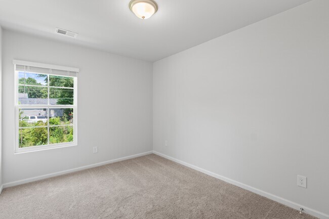Building Photo - 815 Coburg Ln