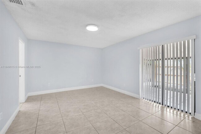 Building Photo - 6611 SW 127th Ct