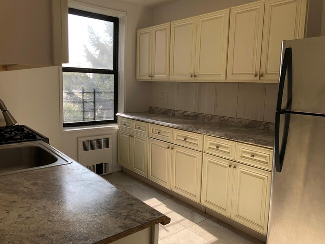 Building Photo - 10025 Queens Blvd