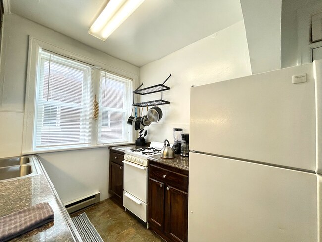 Building Photo - 6655 Berthold Ave