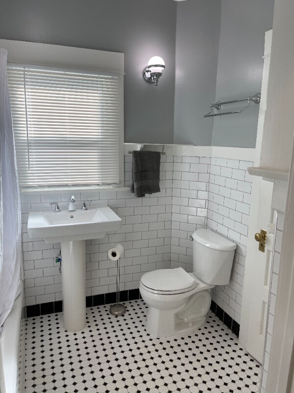 Building Photo - 2510 Elsinore St