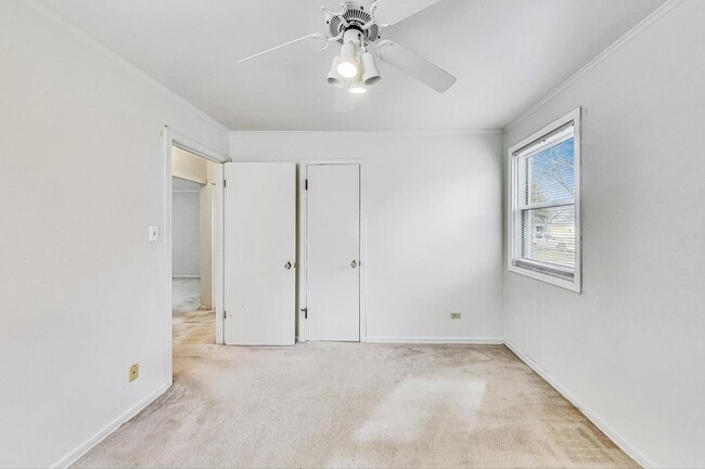 Building Photo - 733 E Rockland Rd