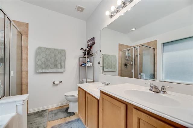 Building Photo - 2404 Castle Creek Dr