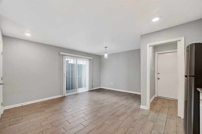 Building Photo - 1710 Good Day Dr