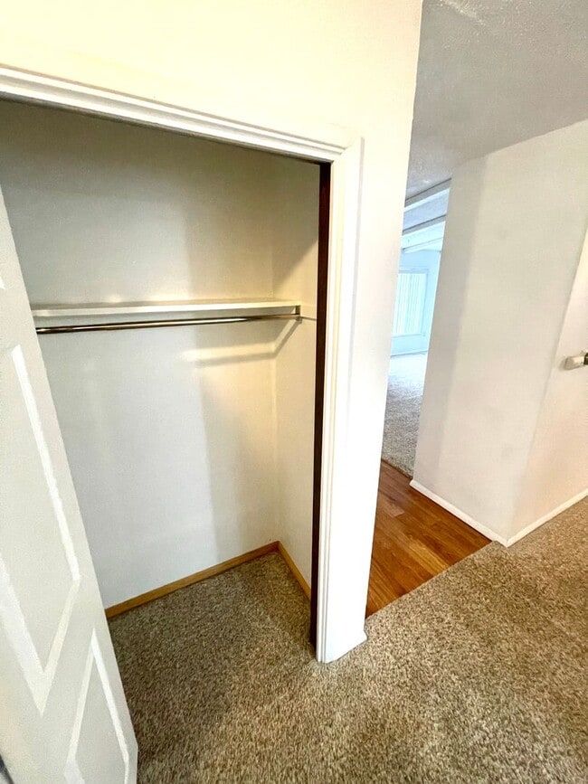 Building Photo - 3 Bedroom, 2 bath home in Sunset Village
