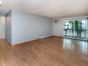 Building Photo - Charming One Bedroom In Roseville