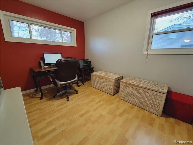 Building Photo - 18311 Norwich Rd