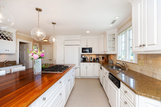 Building Photo - 3 Barclay Sq