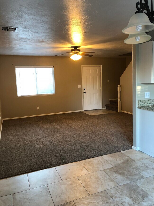 Building Photo - 441 Sunland Dr