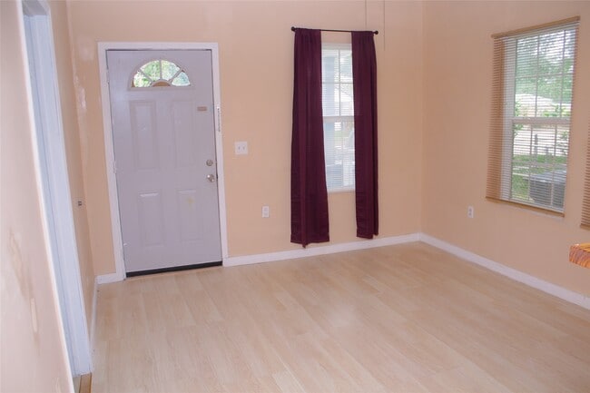 Building Photo - 1310 4th St