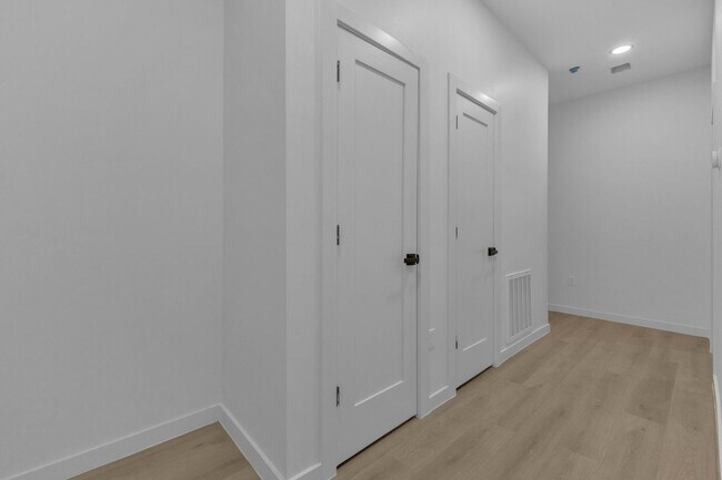 Building Photo - 1519 Golden Hill Terrace