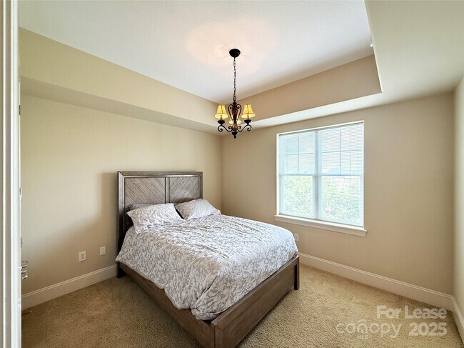 Building Photo - 4625 Piedmont Row Dr