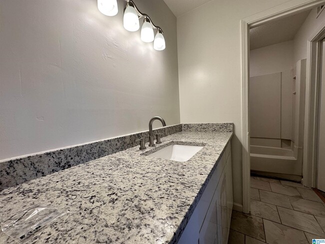 Building Photo - 415 Skyview Dr