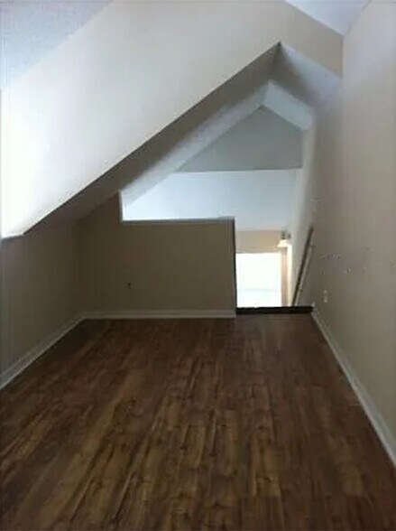 Building Photo - 6184 Westgate Dr