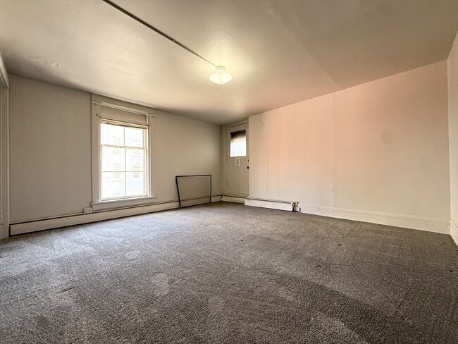 Building Photo - 215 N Pinckney St