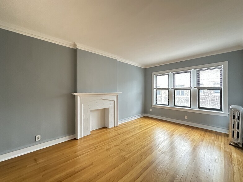 Building Photo - 1321.5 W Estes Ave