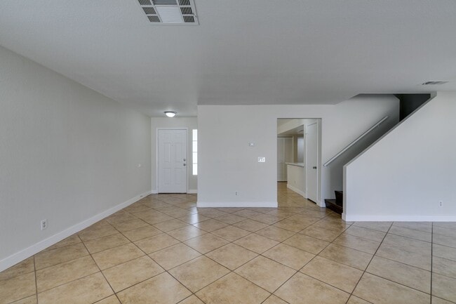 Building Photo - Charming 3 bedroom, 2.5 bathroom home near Summerlin
