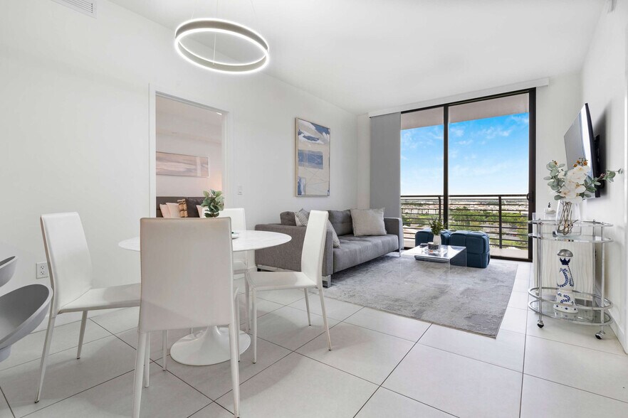 Building Photo - 5325 NW 85th Ave