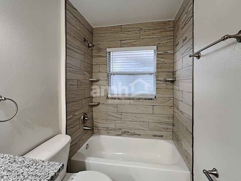 Building Photo - 3826 Bayshore Cir