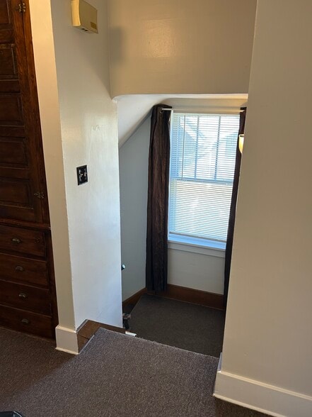 Building Photo - 1129 Brown Ave