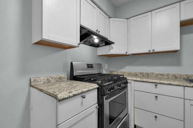 Building Photo - 2 Bedroom Apartment