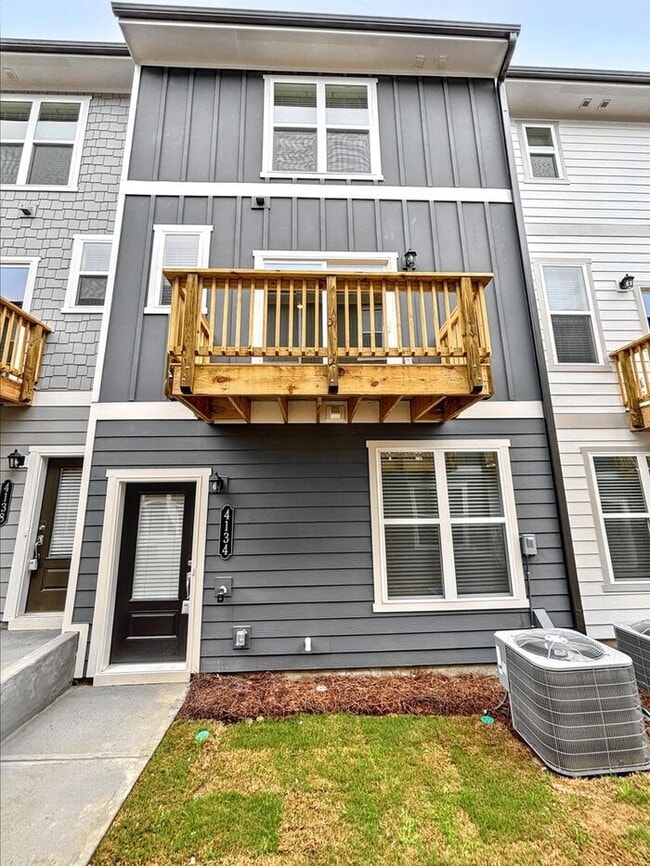 Primary Photo - Beautiful 3-Bedroom Modern Mountain-View T...