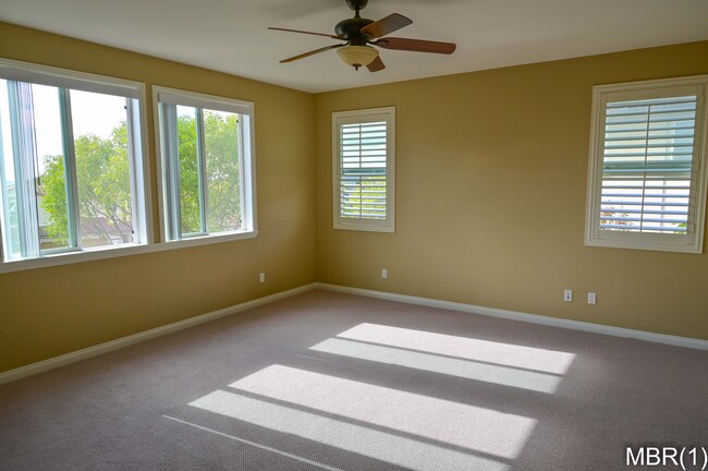 Building Photo - 1167 Vista Pointe Blvd