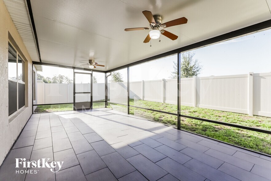 Building Photo - 10512 Strawberry Tetra Dr