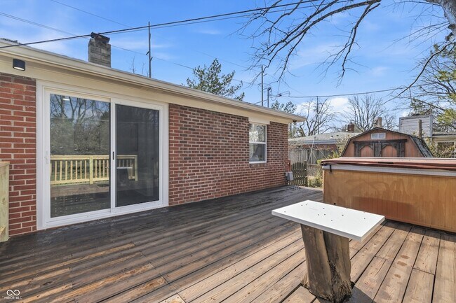 Building Photo - 3460 W 56th St