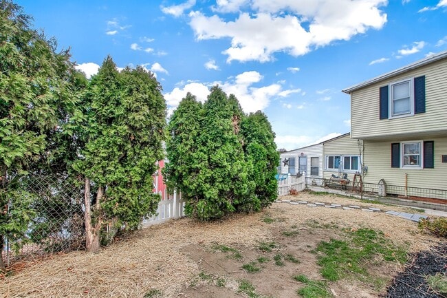 Building Photo - Charming 3 Bedroom, 1 Bath Home in Hanover, PA!