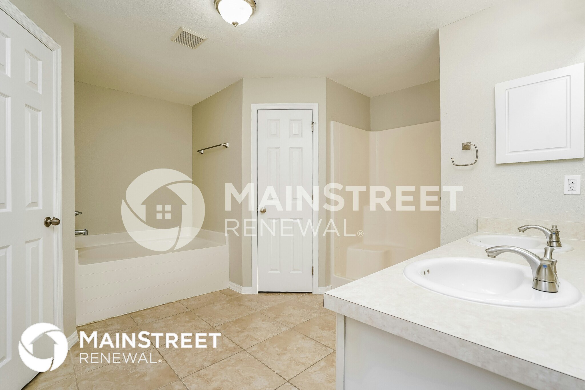 Building Photo - 2920 NE 3rd Ave