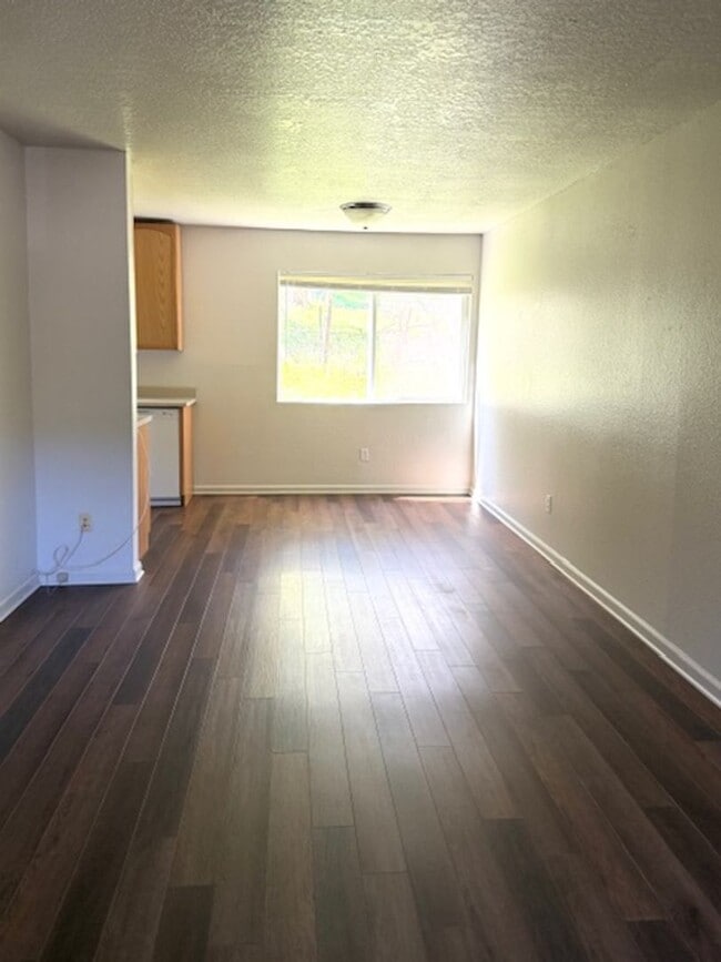 Building Photo - AVAILABLE NOW!! Adorable Unit Near Downtown Sonora! Newly Painted Throughout!