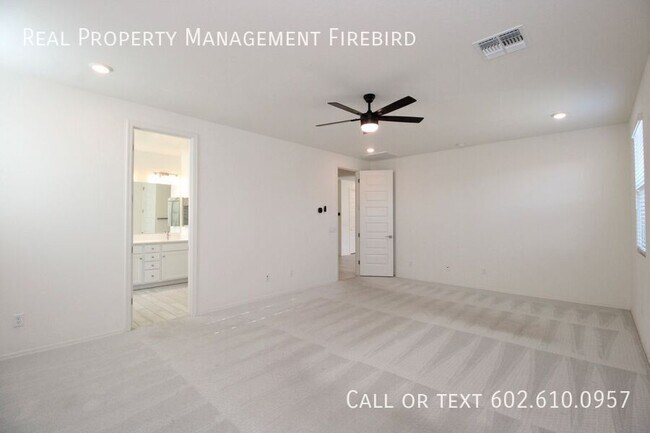 Building Photo - 3037 W la Mirada Dr