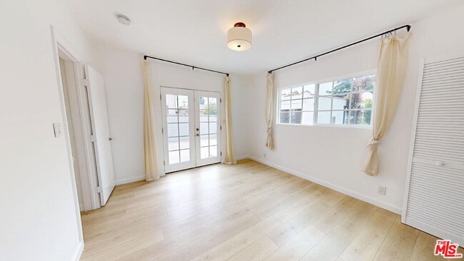 Building Photo - 2032 W 80th St