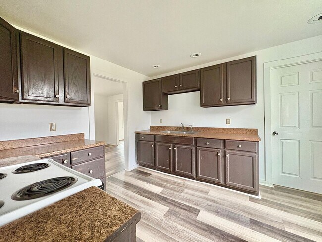 Building Photo - 2117 Bertrand St