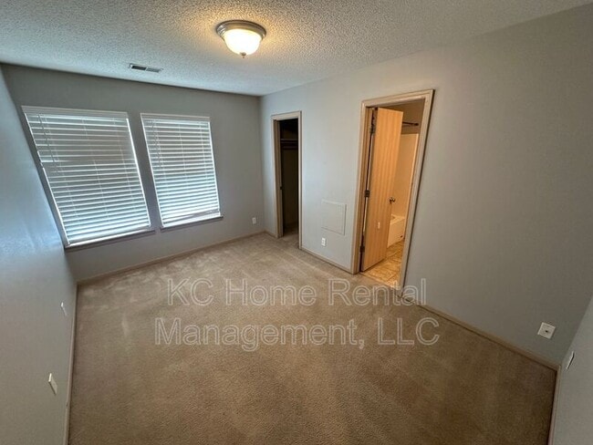 Building Photo - 4545 NE 83rd St