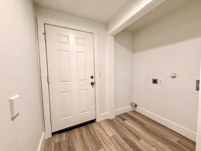 Building Photo - 1005 S Quincy Ave