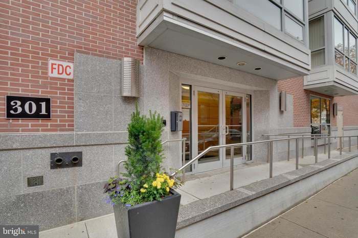 Building Photo - 301 S 11th St