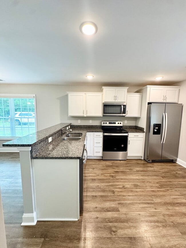 Building Photo - 3 Bedroom, 2 Bath in Conway! No HOA, Plent...