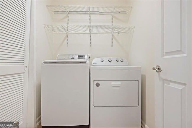 Building Photo - 911 Hollyfax Cir NE