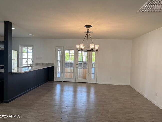 Building Photo - 4613 S Rita Ln