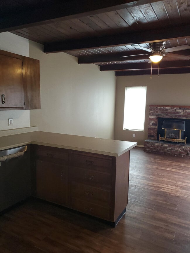 Building Photo - 3213 Center St NE