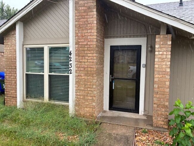Primary Photo - Charming West Norman Duplex